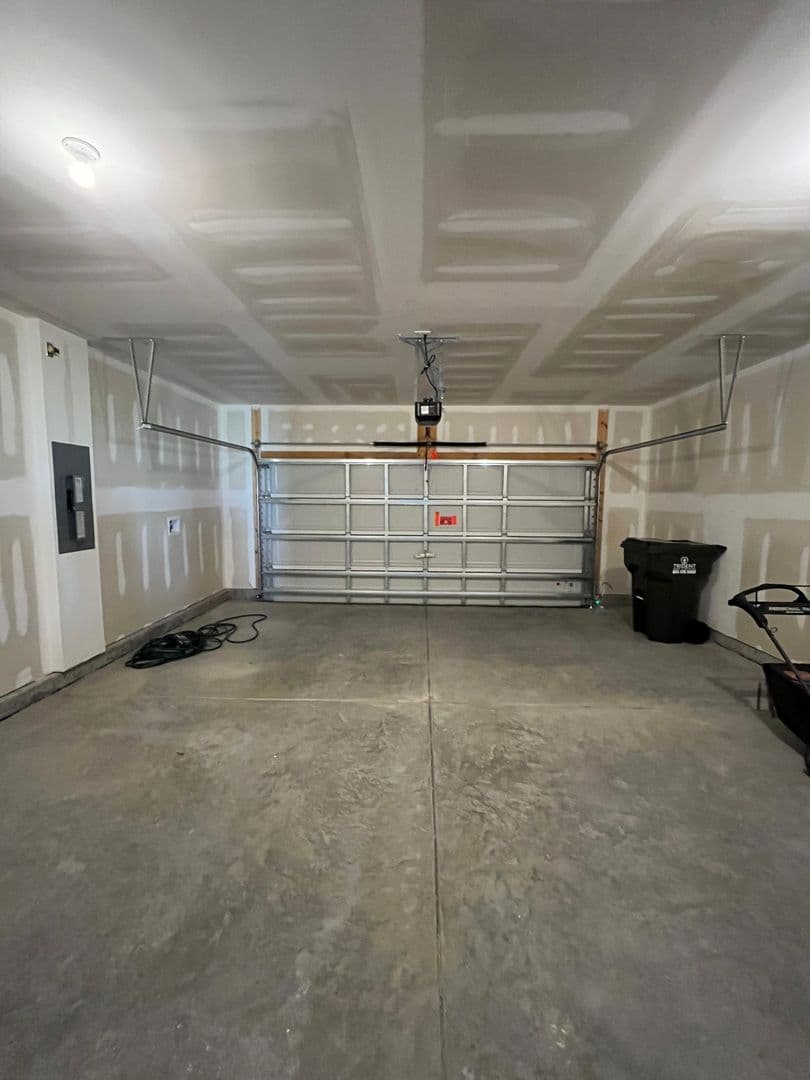 Summerville House: 1038 Adirondack Drive