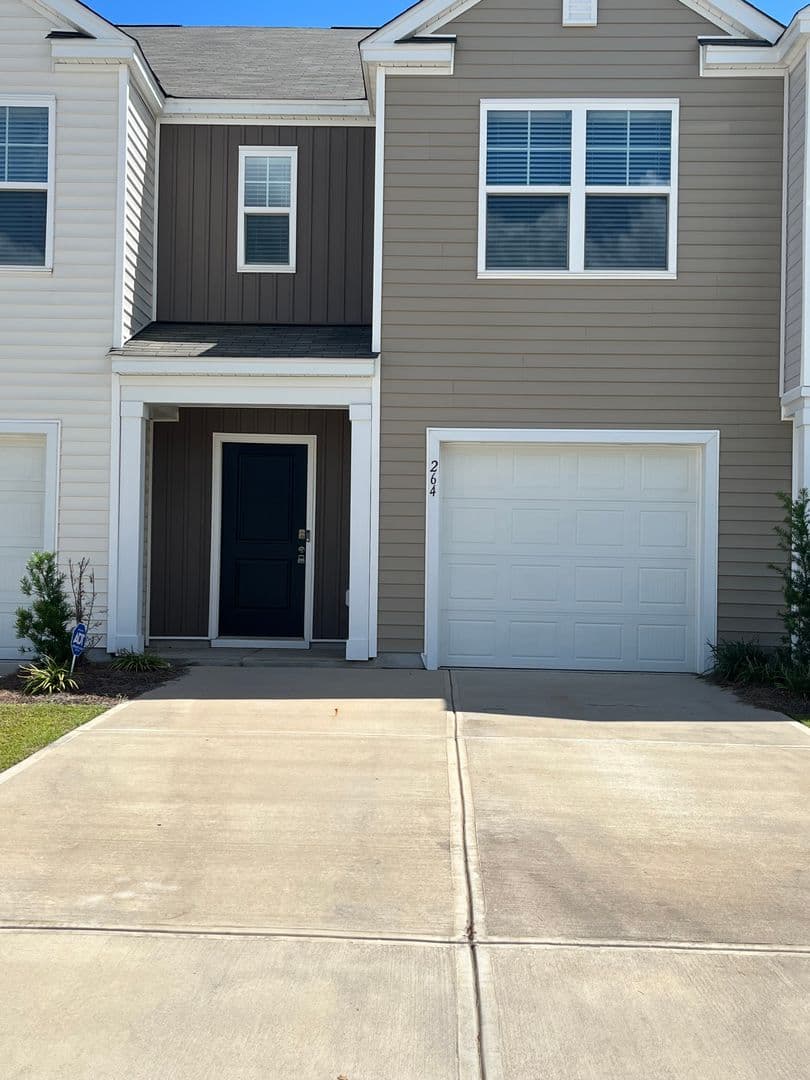 Moncks Corner House: 264 Blue Haw Drive