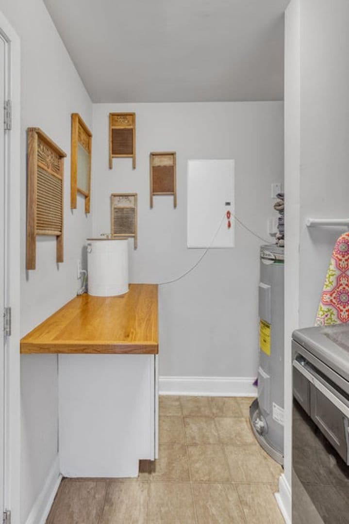 Mount Pleasant House: 1721 Deer Path Drive