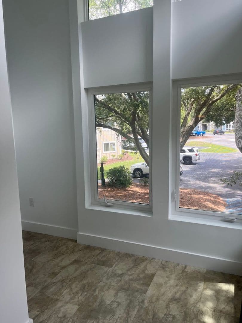 Mount Pleasant House: 272 Alexandra Drive Unit 7