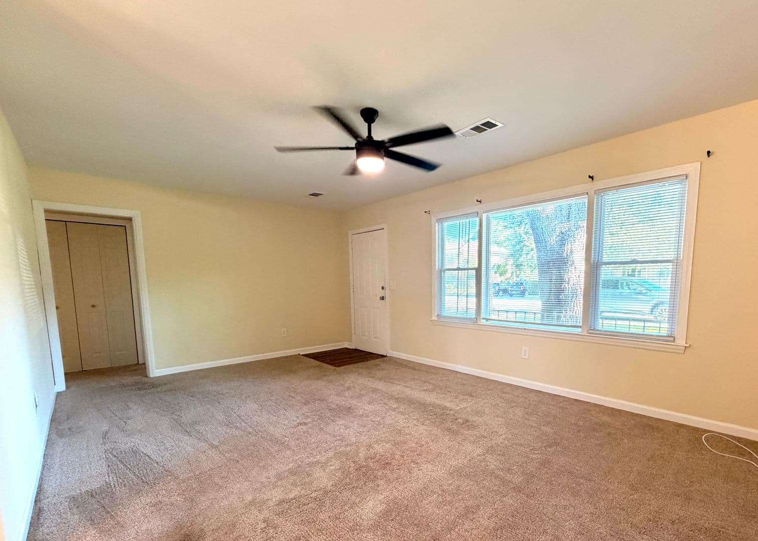 Charleston House: 639-B Windermere Blvd.