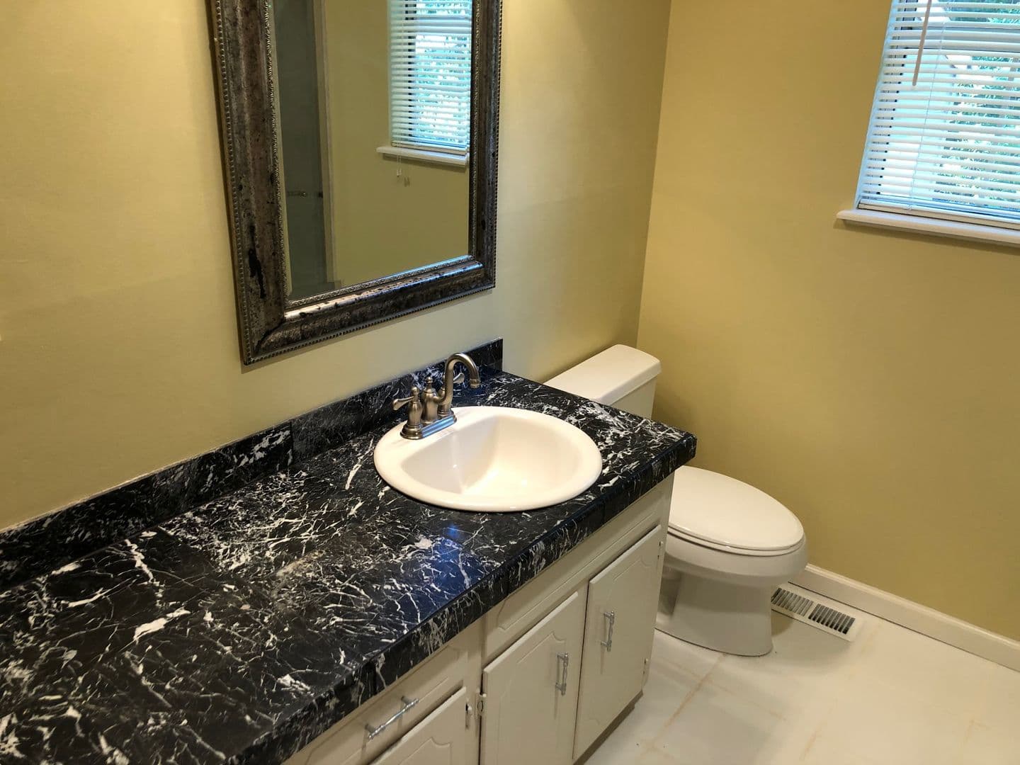 North Charleston House: 5001 N Rhett Avenue