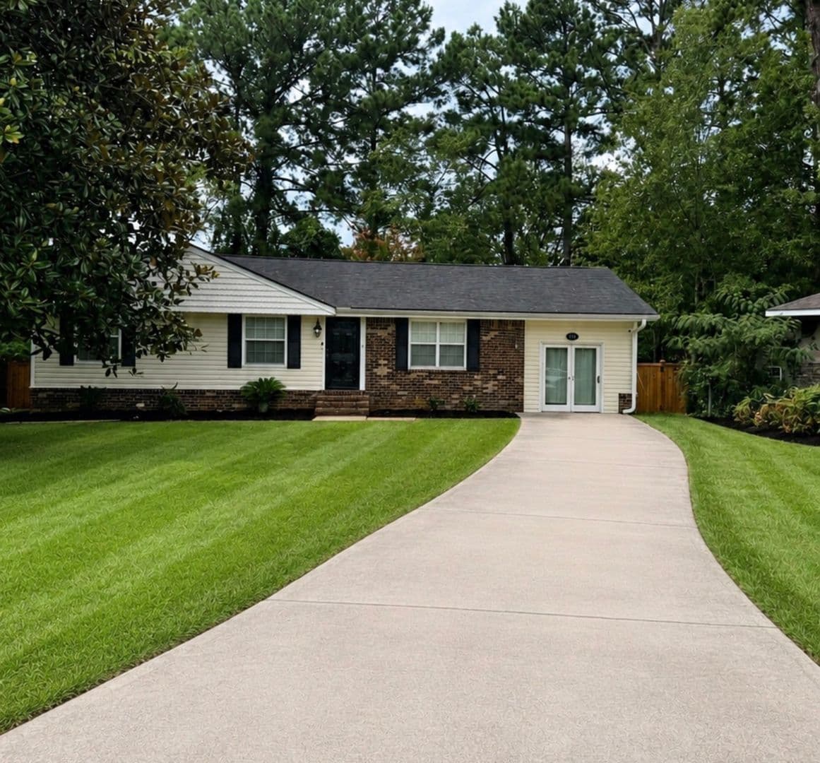 Summerville House: 116 Inverness Court