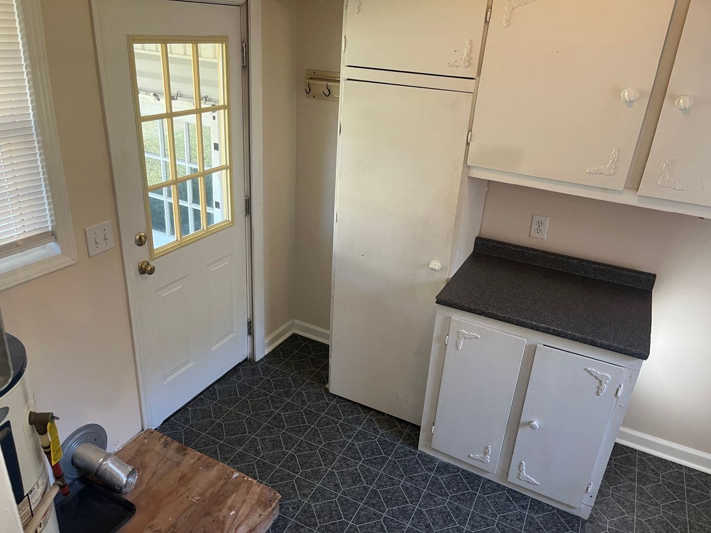 Hanahan House: 25 N Basilica Avenue