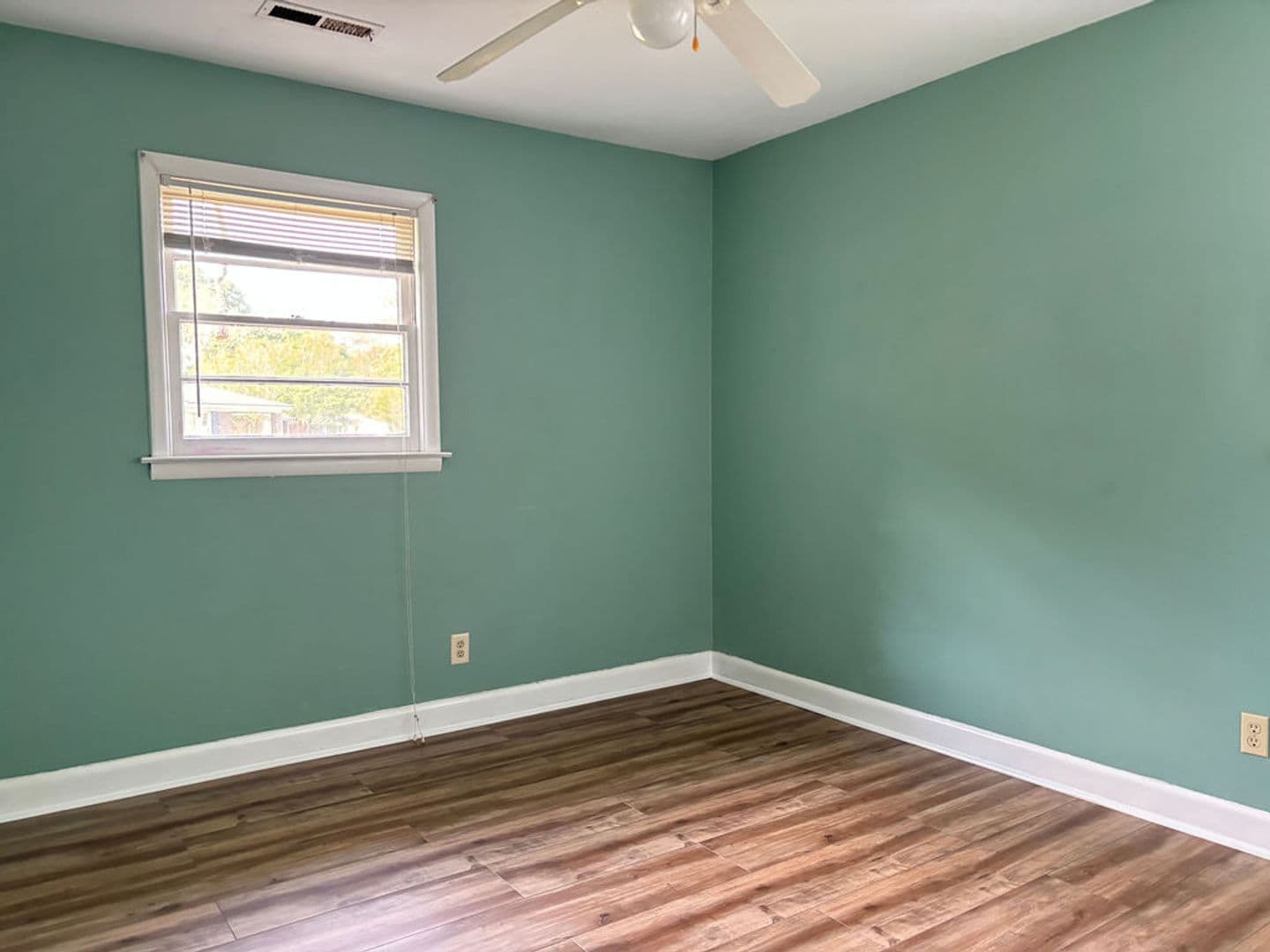 Charleston House: 2012 Boeing Avenue