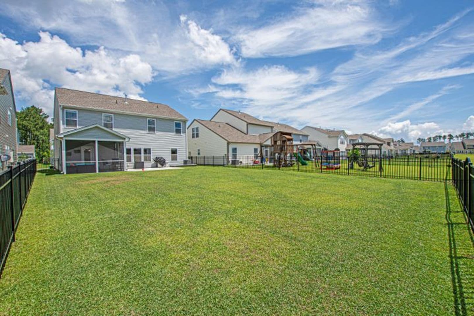 Summerville House: 396 Dunlin Drive