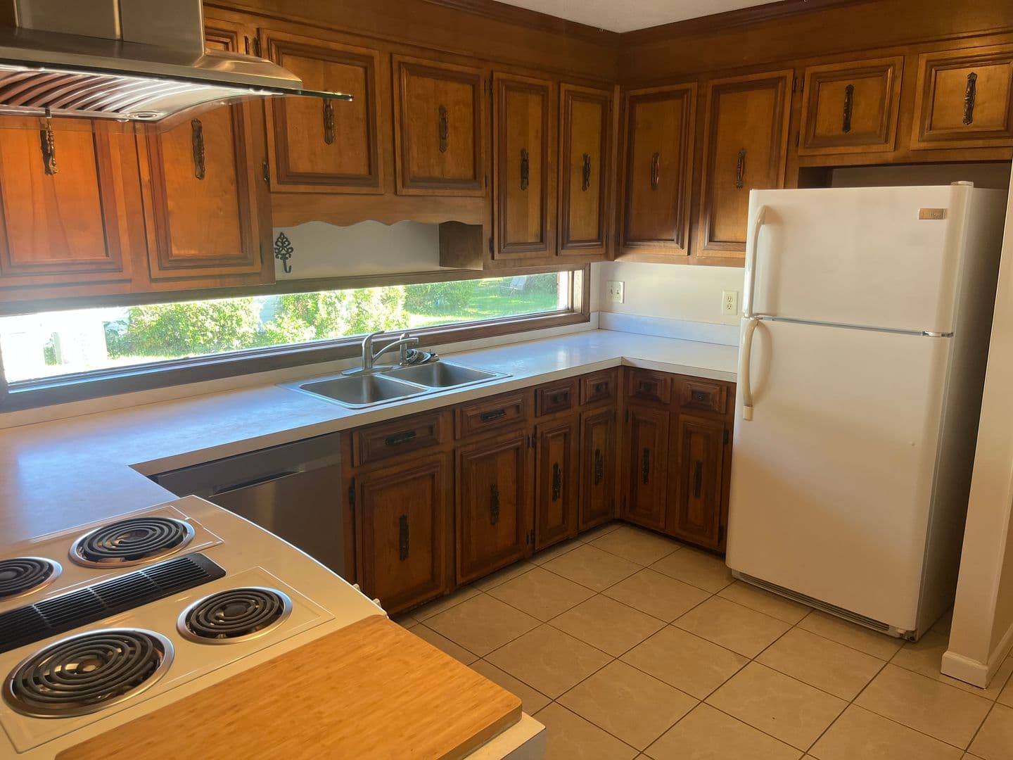 Hanahan House: 25 N Basilica Avenue
