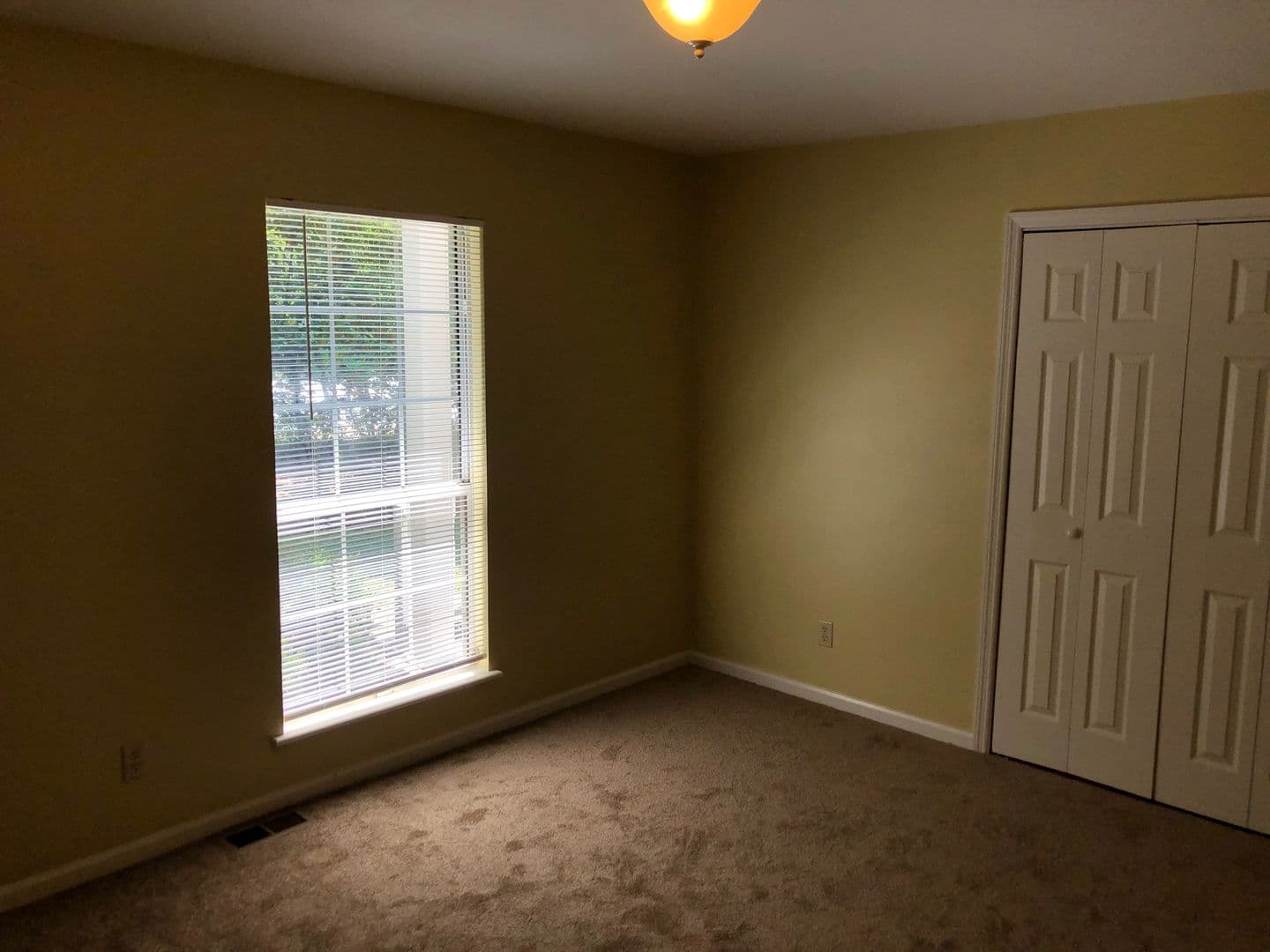 North Charleston House: 5001 N Rhett Avenue