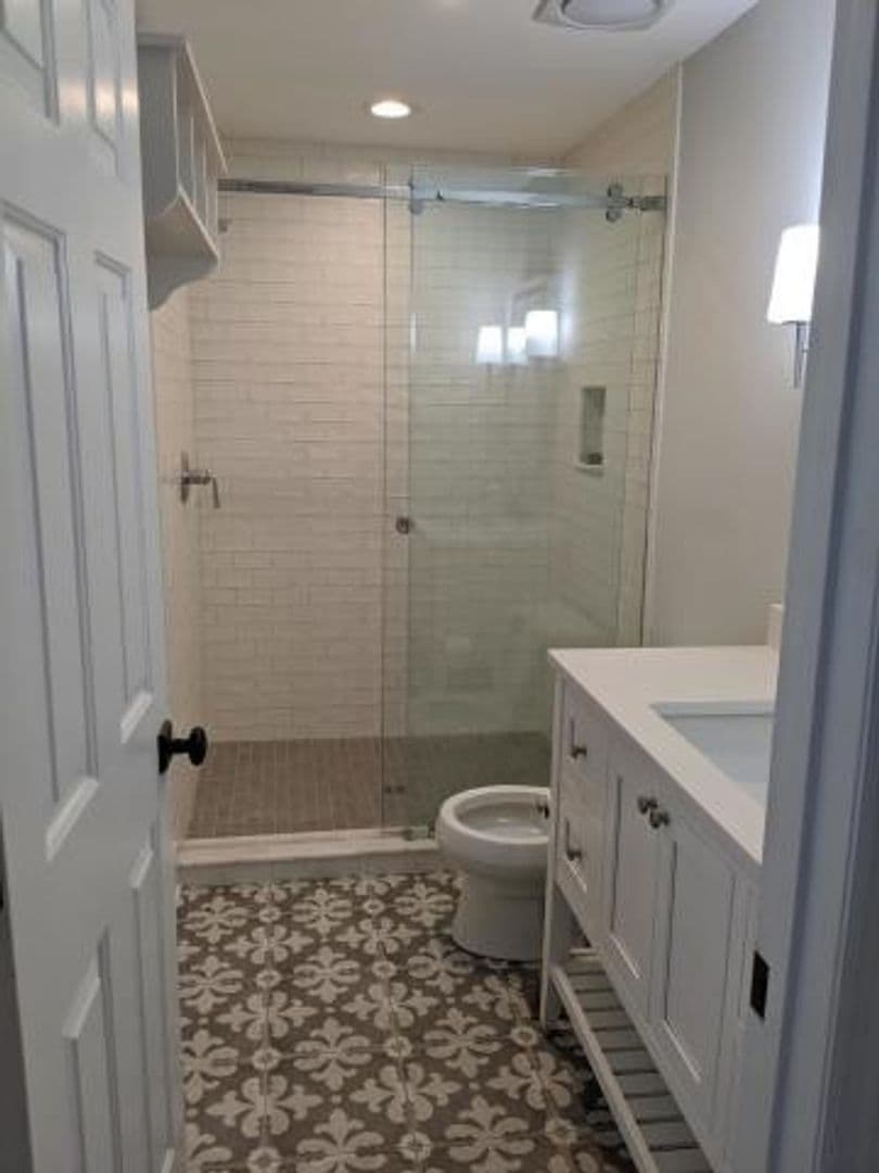 Charleston House: 36 Charlotte Street Apt #2