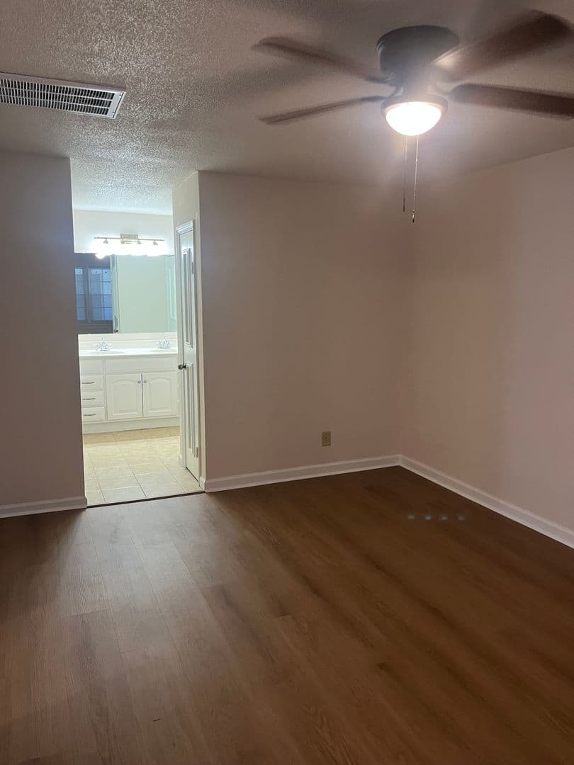 Hanahan House: 25 N Basilica Avenue