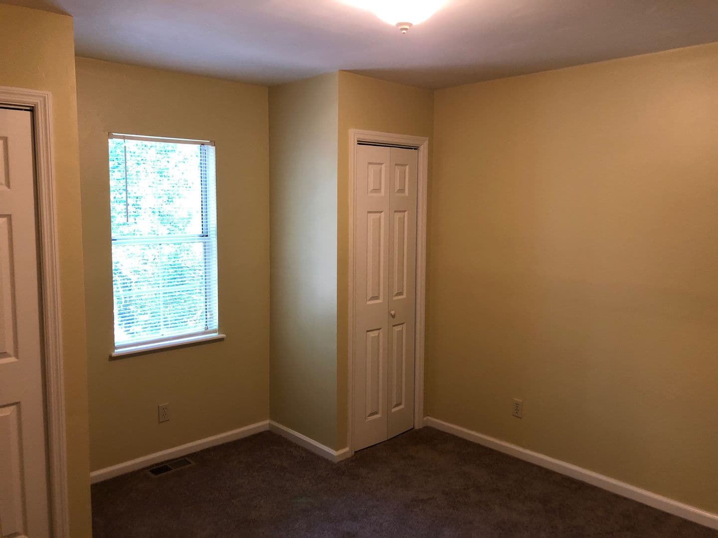 North Charleston House: 5001 N Rhett Avenue