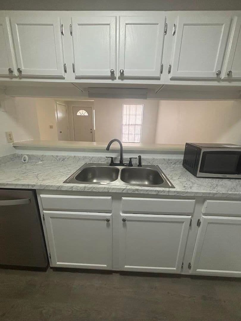 Ladson House: 404 B Erskine Street