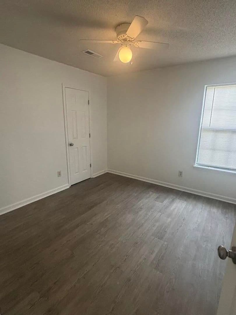 Ladson House: 404 B Erskine Street