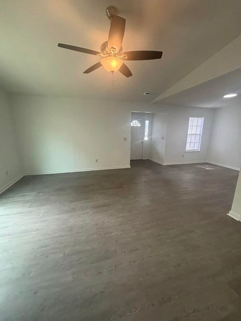 Ladson House: 404 B Erskine Street