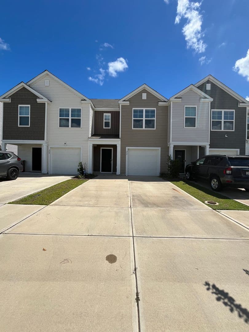 Moncks Corner House: 264 Blue Haw Drive