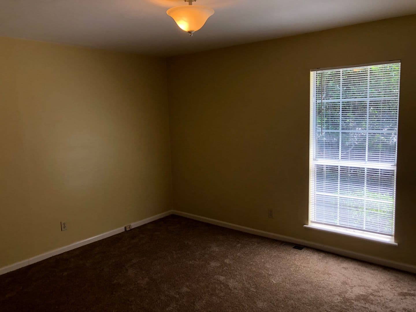 North Charleston House: 5001 N Rhett Avenue