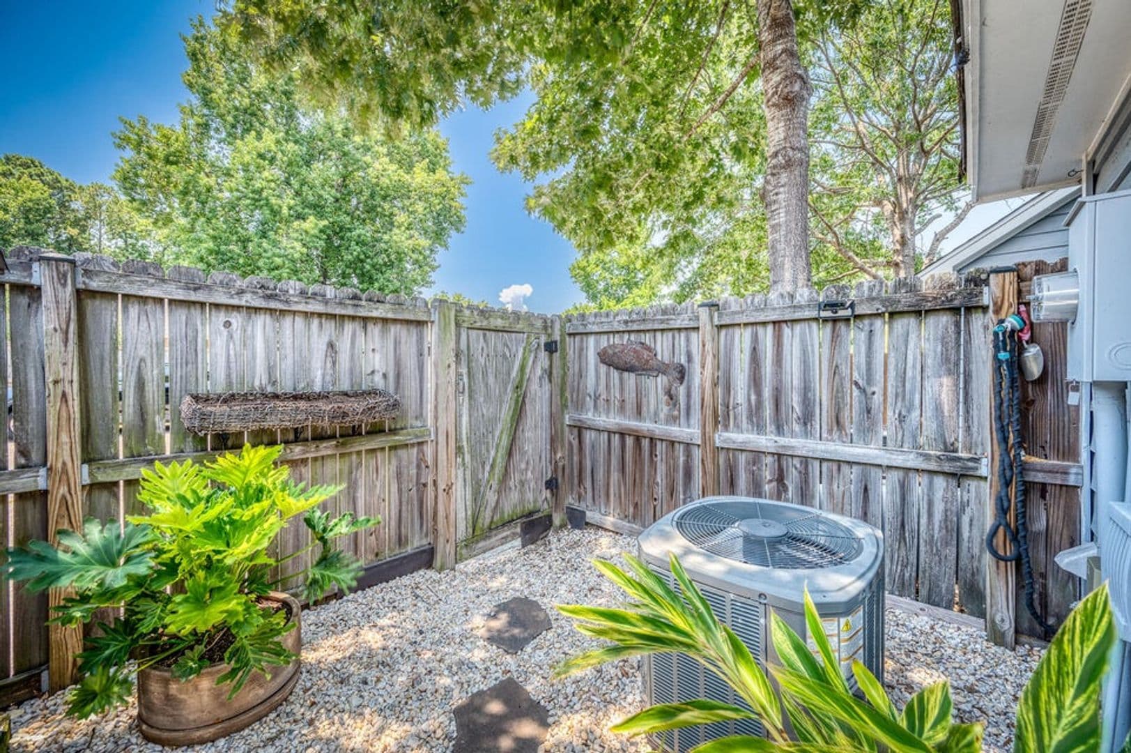 Mount Pleasant House: 1721 Deer Path Drive