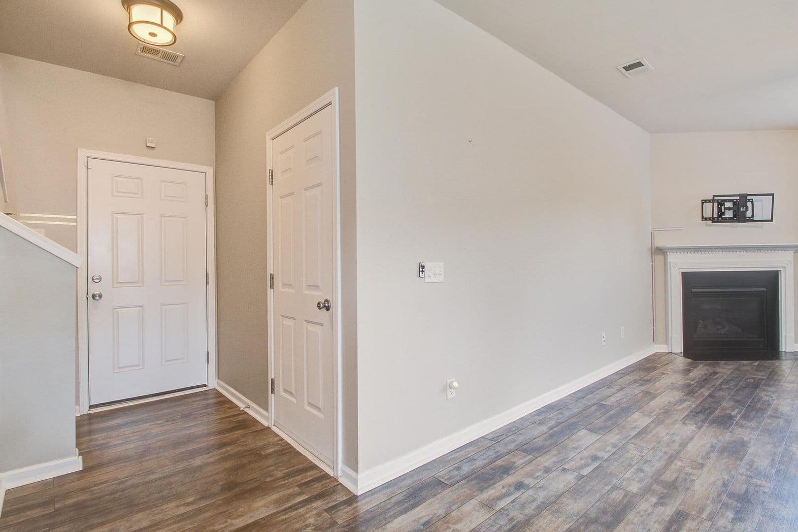 Summerville House: 411 Ridgedale Rd.