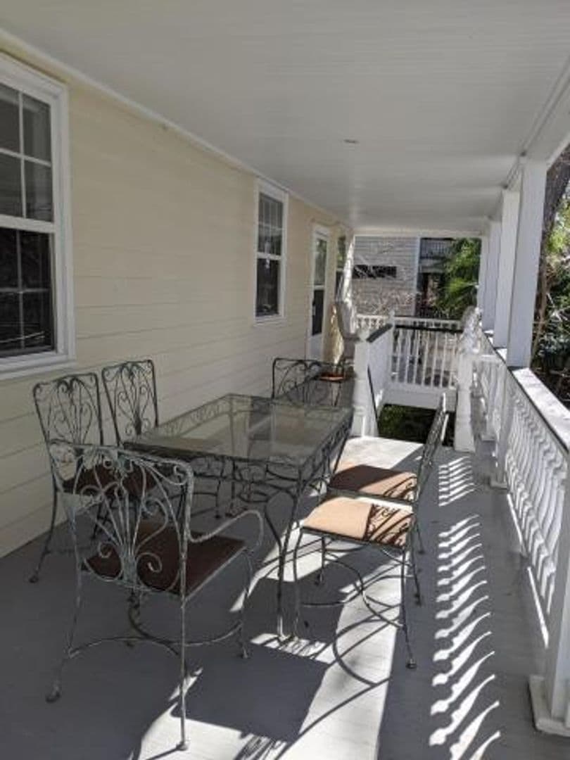 Charleston House: 36 Charlotte Street Apt #2