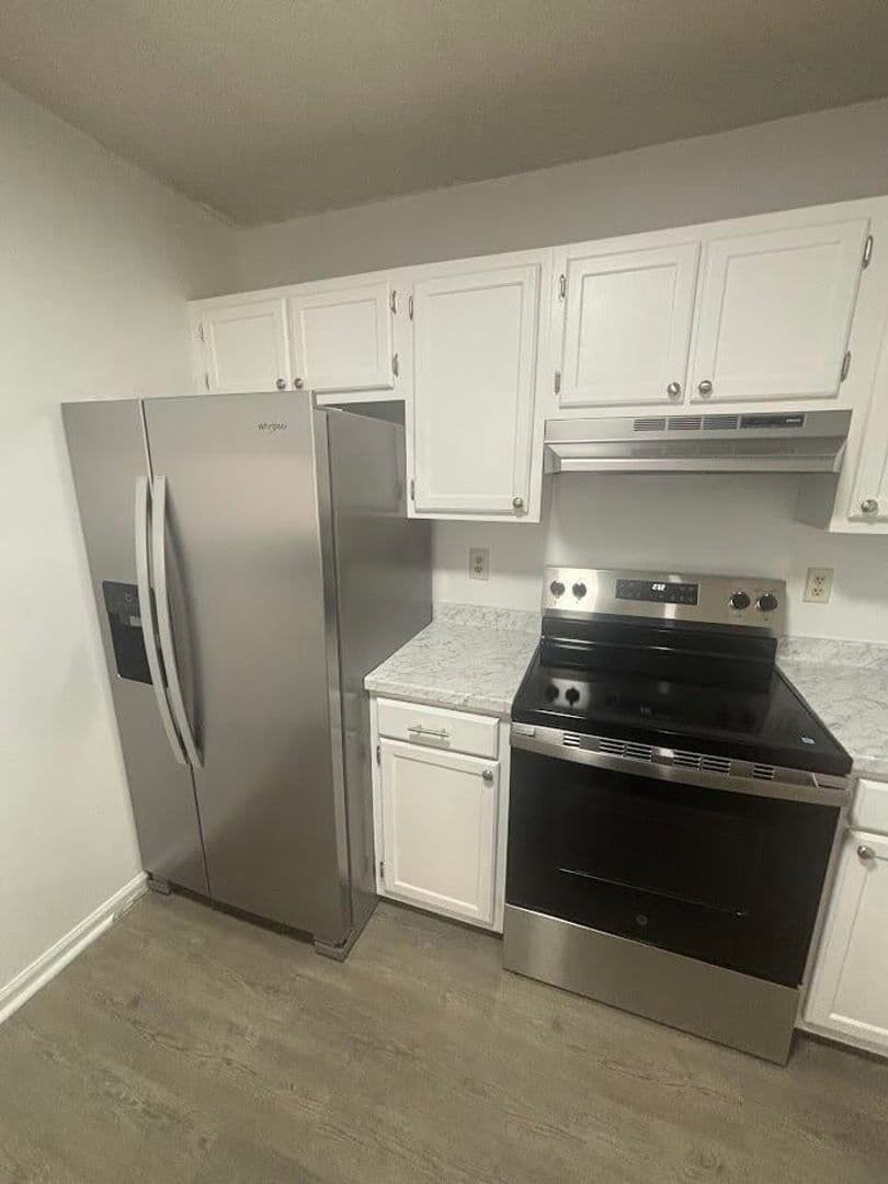 Ladson House: 404 B Erskine Street