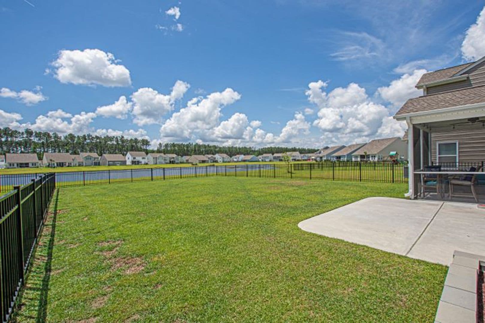 Summerville House: 396 Dunlin Drive