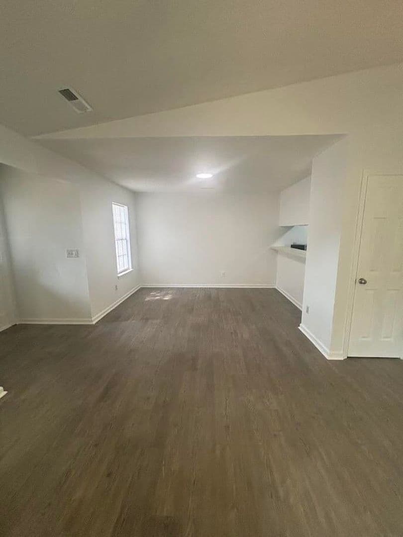Ladson House: 404 B Erskine Street