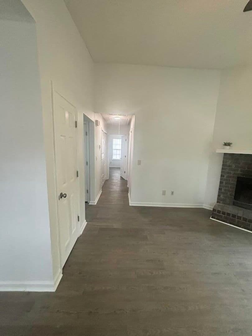 Ladson House: 404 B Erskine Street