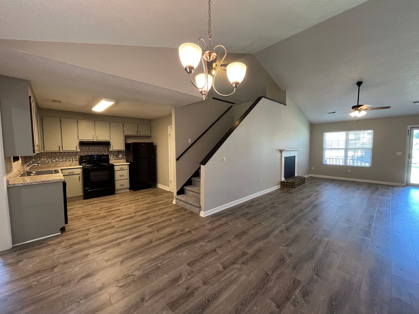 Summerville House: 509 Dolphin Drive