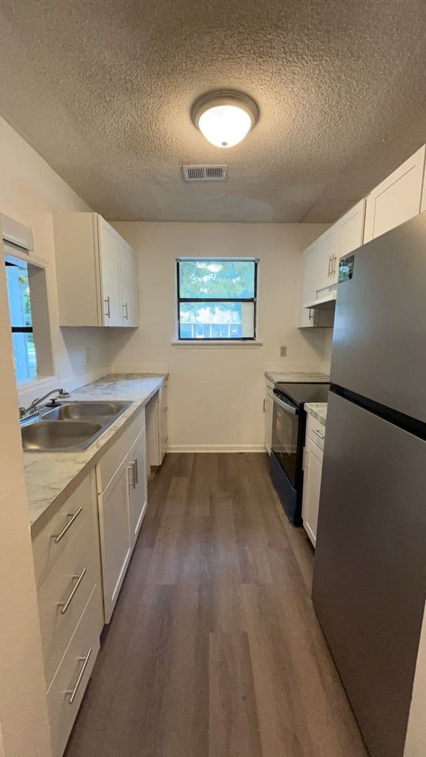 Ladson House: 169 Hummingbird Avenue, Unit A