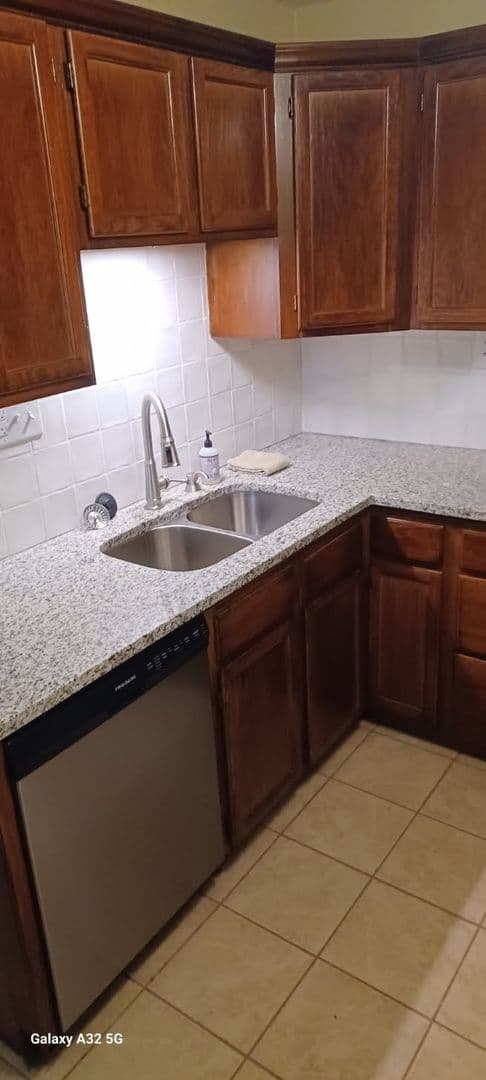 North Charleston House: 5001 N Rhett Avenue
