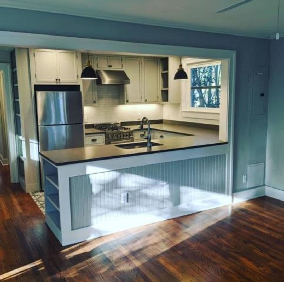 Charleston House: 36 Charlotte Street Apt #2