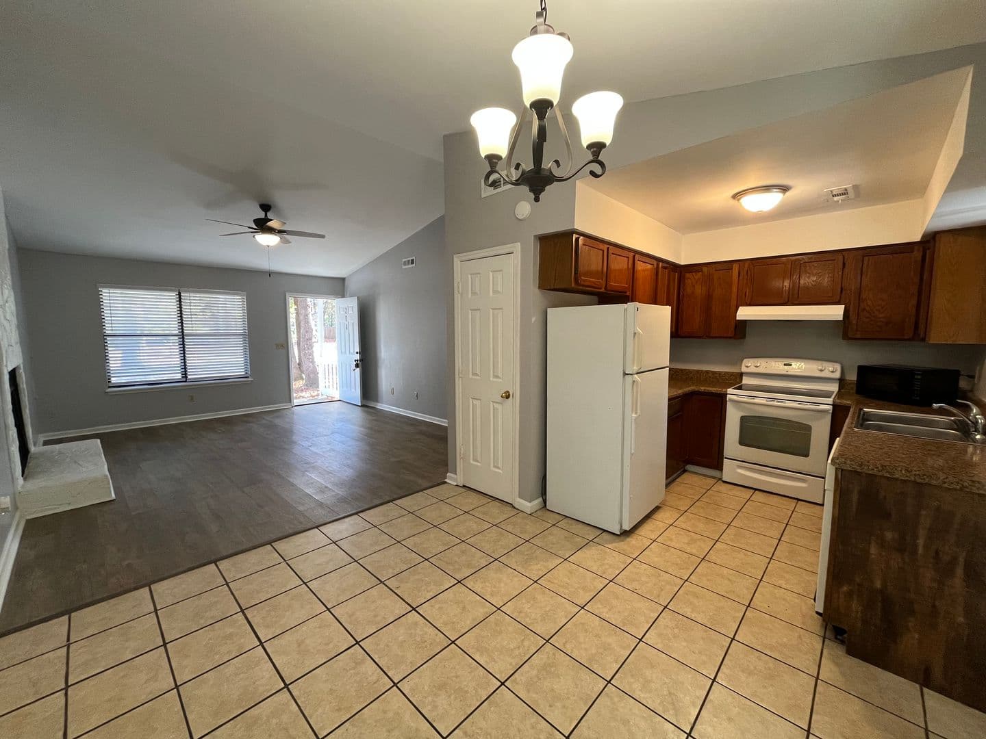 Goose Creek House: 204 Bridgecreek Drive