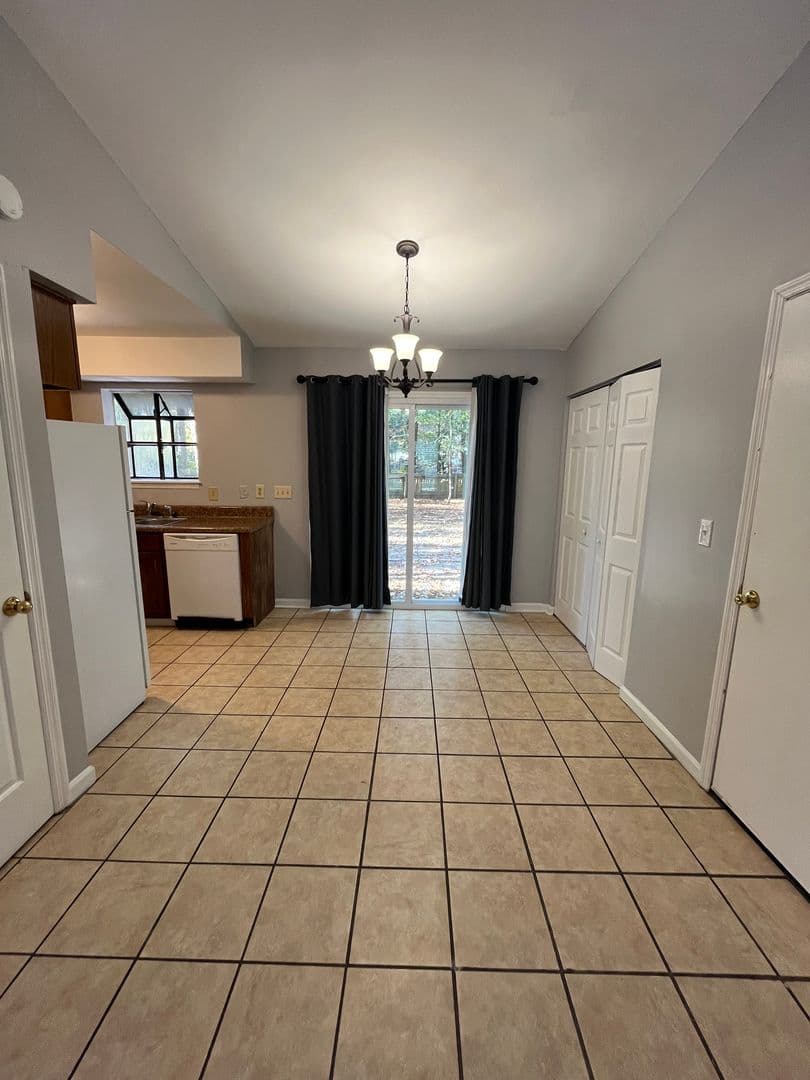 Goose Creek House: 204 Bridgecreek Drive