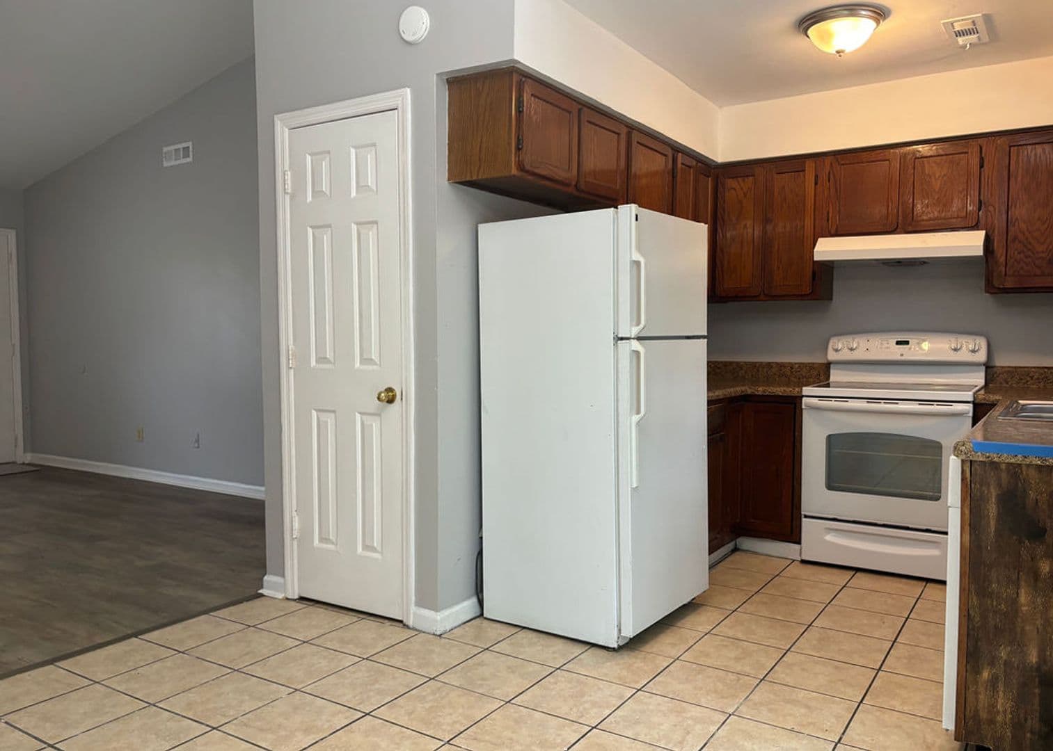 Goose Creek House: 204 Bridgecreek Drive