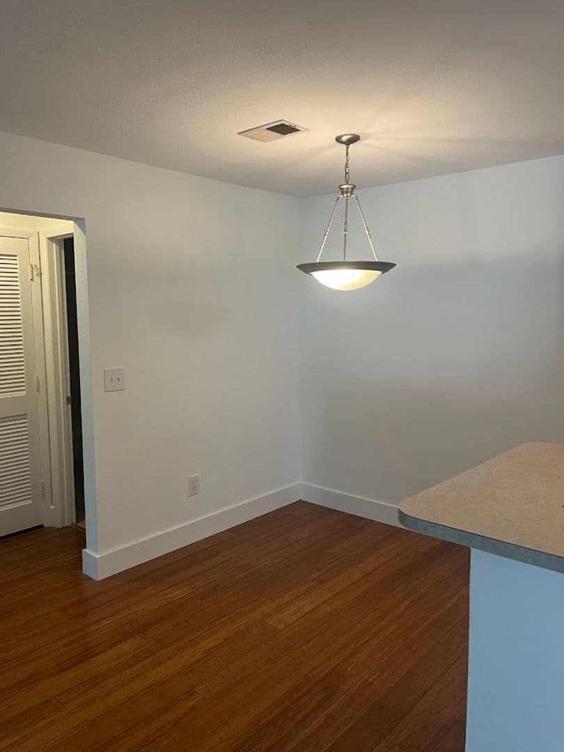Mount Pleasant House: 272 Alexandra Drive Unit 7