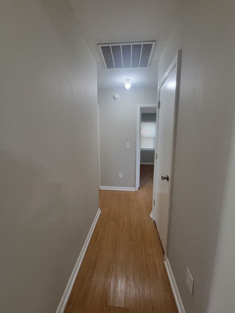 Ladson House: 336 Salem Dr
