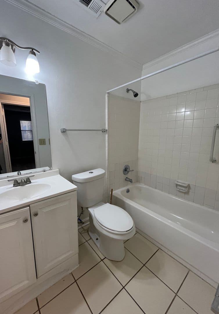 Goose Creek House: 204 Bridgecreek Drive