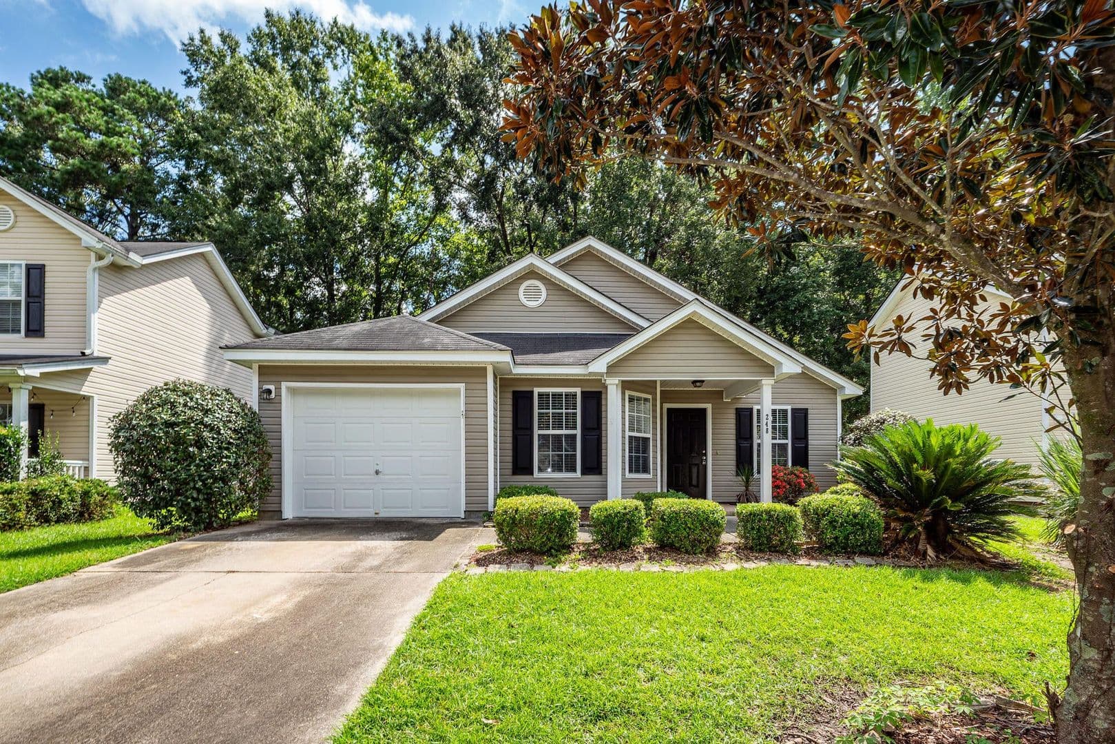 Summerville House: 248 Trickle Drive