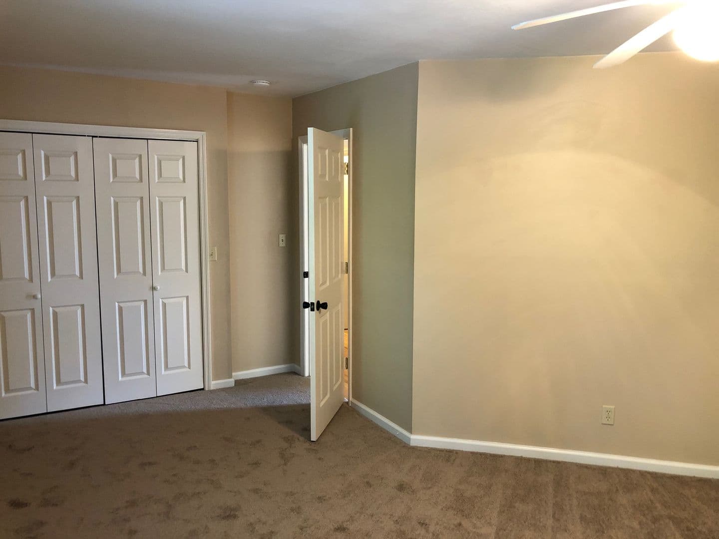 North Charleston House: 5001 N Rhett Avenue
