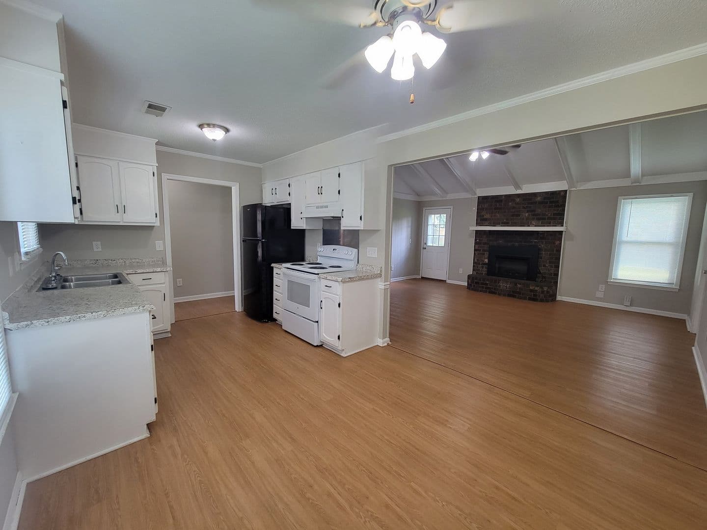 Ladson House: 336 Salem Dr