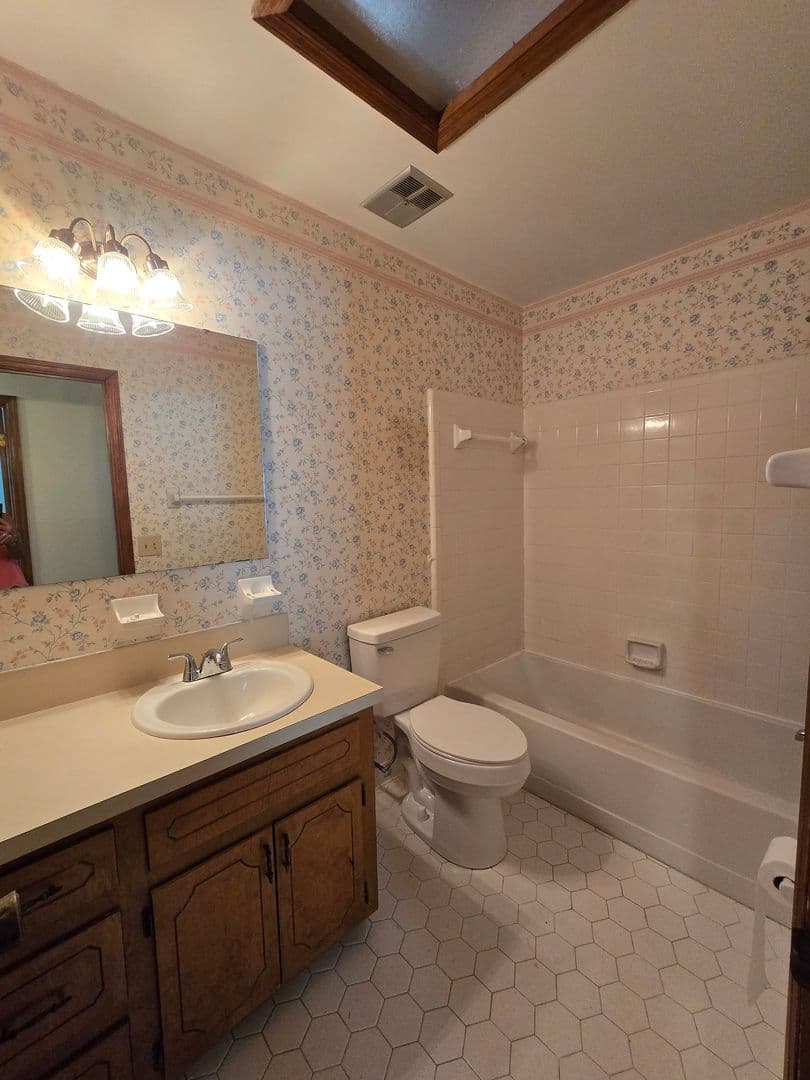 Summerville House: 407 Indian Drive
