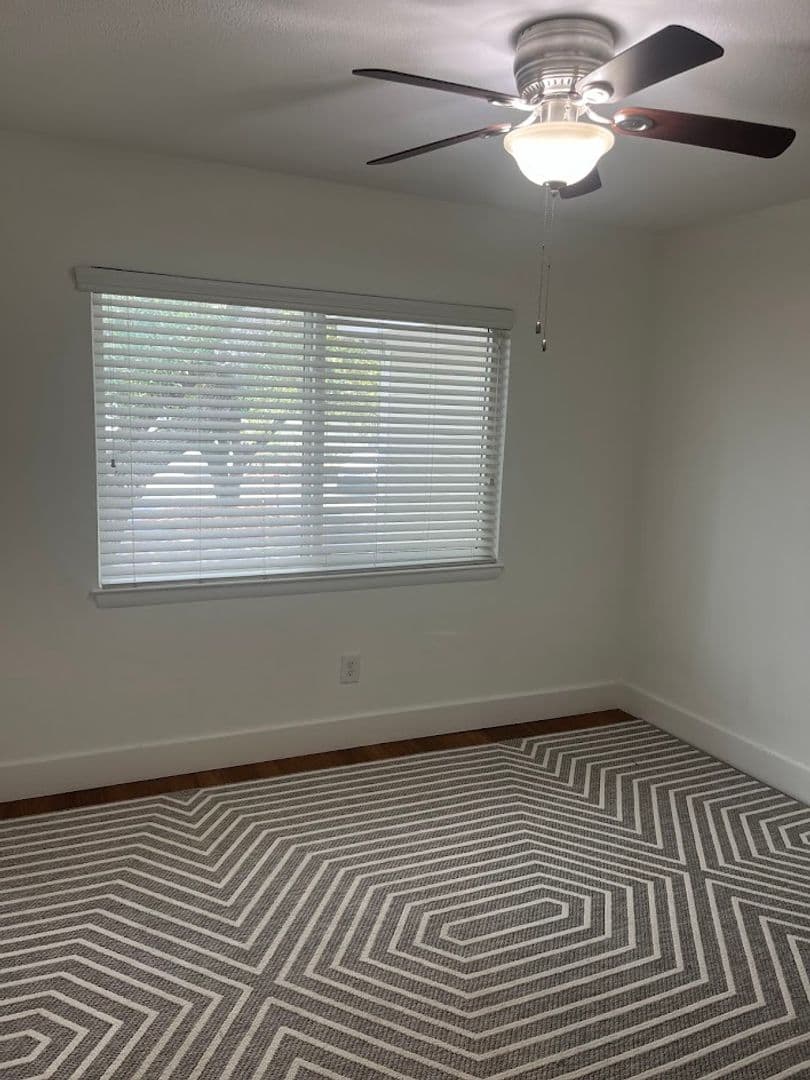 Mount Pleasant House: 272 Alexandra Drive Unit 7