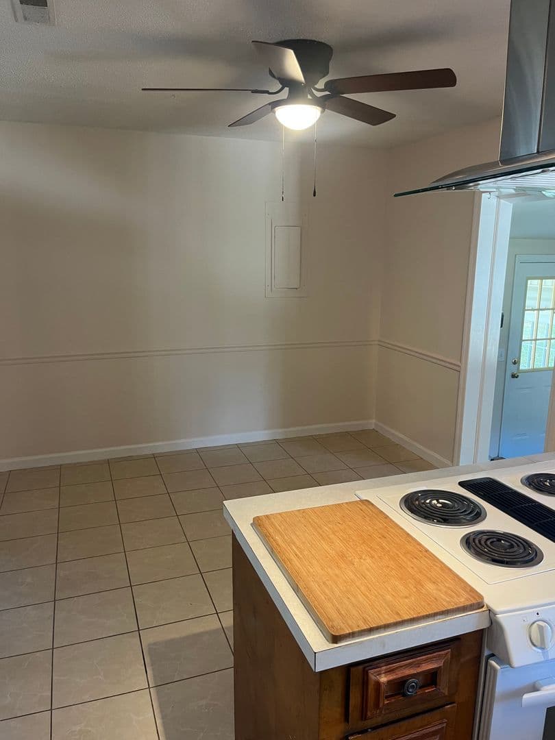 Hanahan House: 25 N Basilica Avenue
