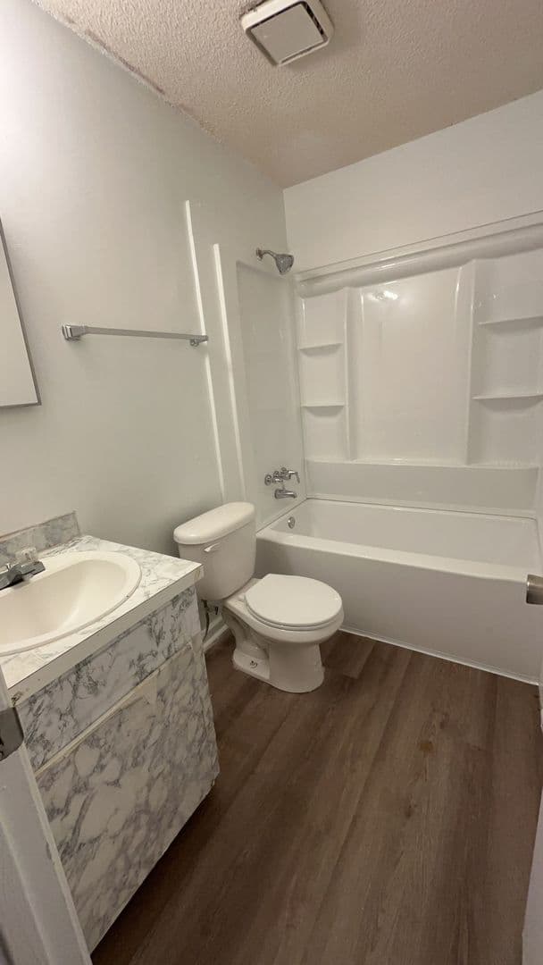 Ladson House: 169 Hummingbird Avenue, Unit A