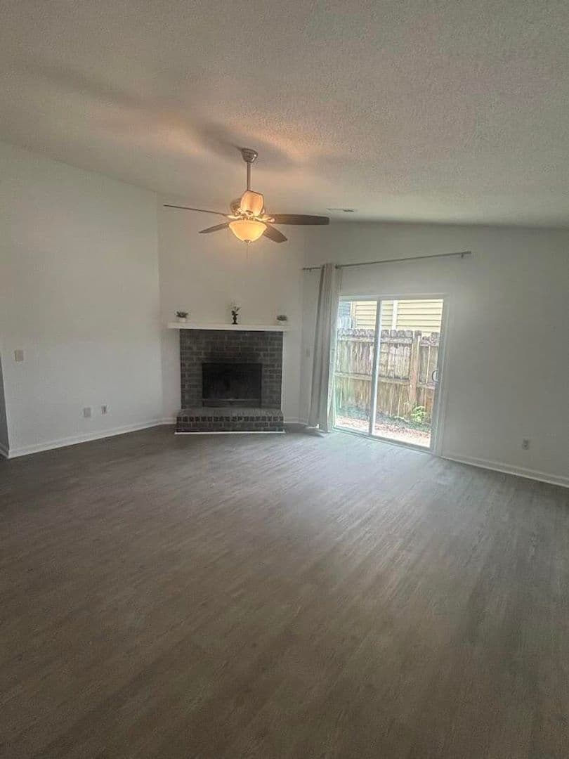 Ladson House: 404 B Erskine Street