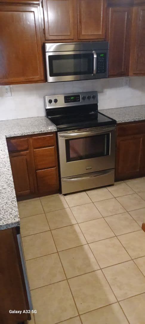 North Charleston House: 5001 N Rhett Avenue