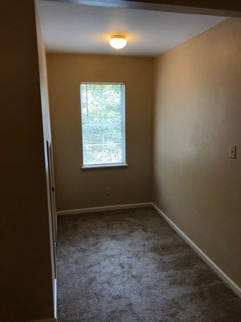 North Charleston House: 5001 N Rhett Avenue