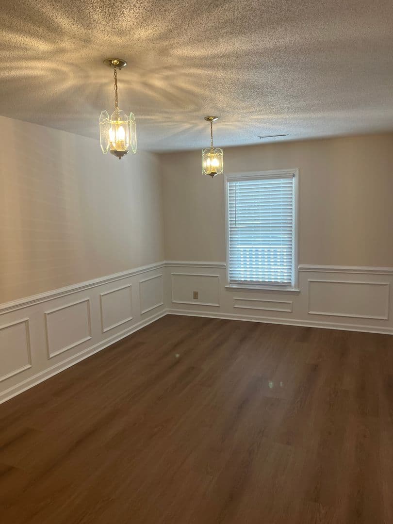 Hanahan House: 25 N Basilica Avenue