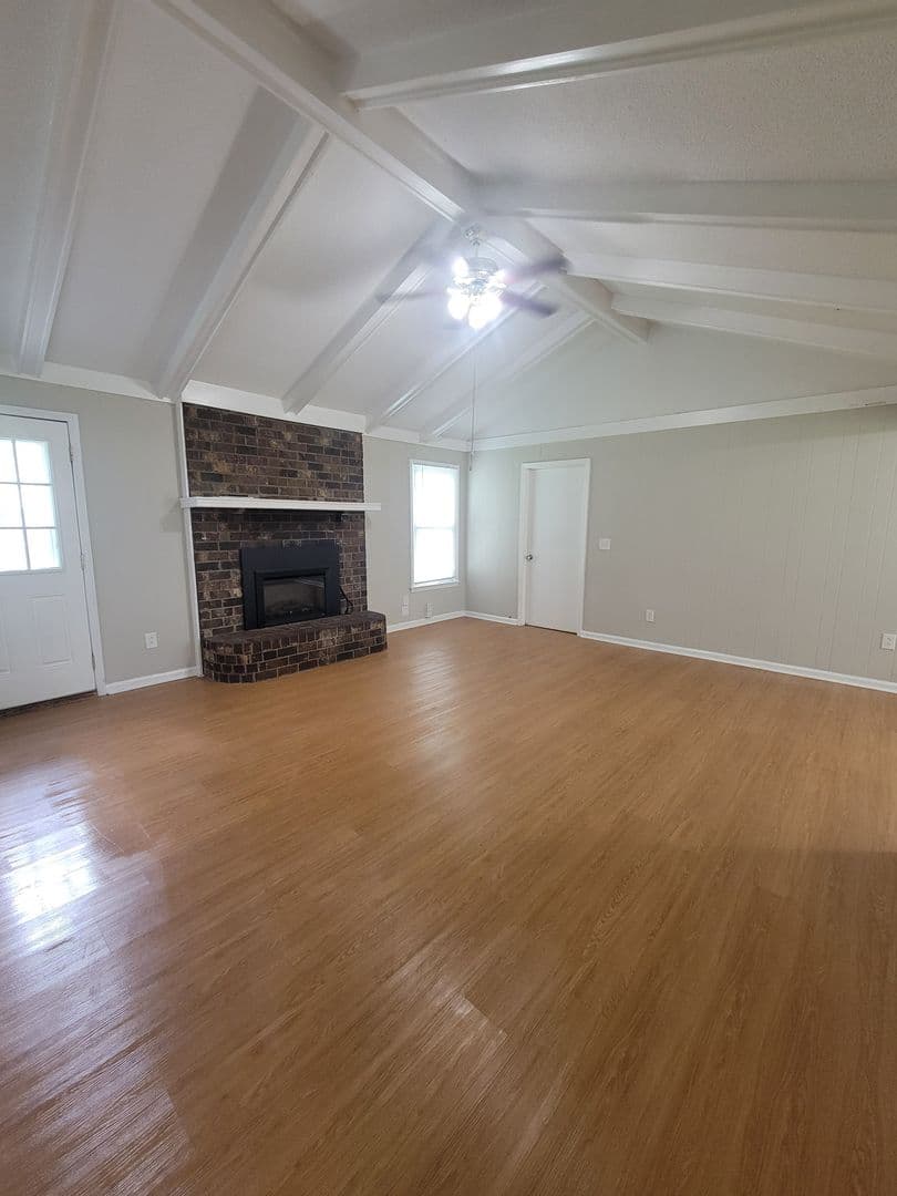 Ladson House: 336 Salem Dr