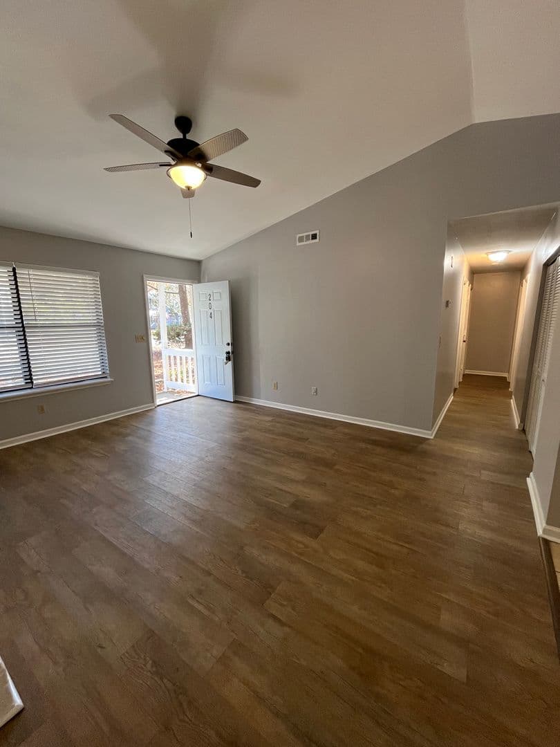 Goose Creek House: 204 Bridgecreek Drive